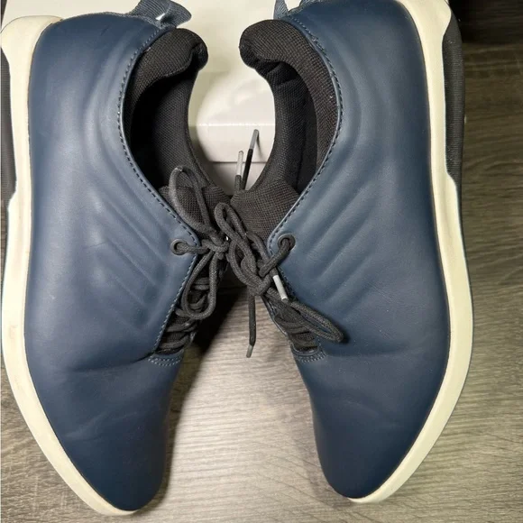 Men's Navy Casual Sneakers - Picture 5 of 10